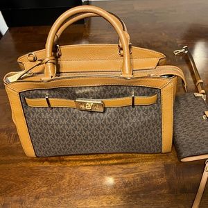 Michael Kors purse and wallet set